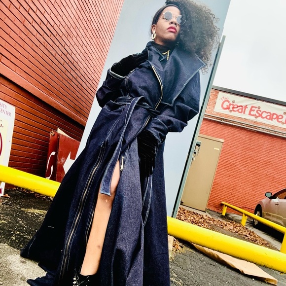 Blue denim custom made vixen trench coat with removable panel - Picture 3 of 6